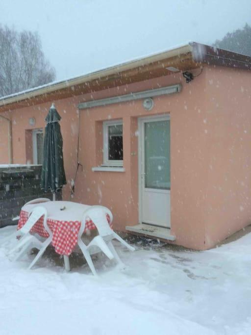 Le Coin Tranquille Au Pied Du Puy De Dome Apartment Pontgibaud Exterior foto