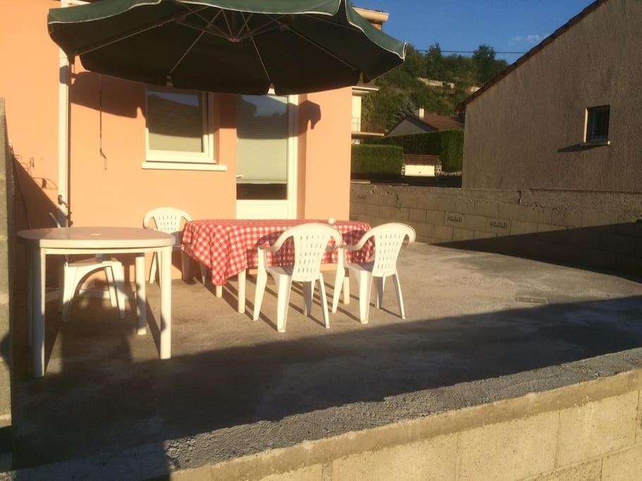 Le Coin Tranquille Au Pied Du Puy De Dome Apartment Pontgibaud Exterior foto